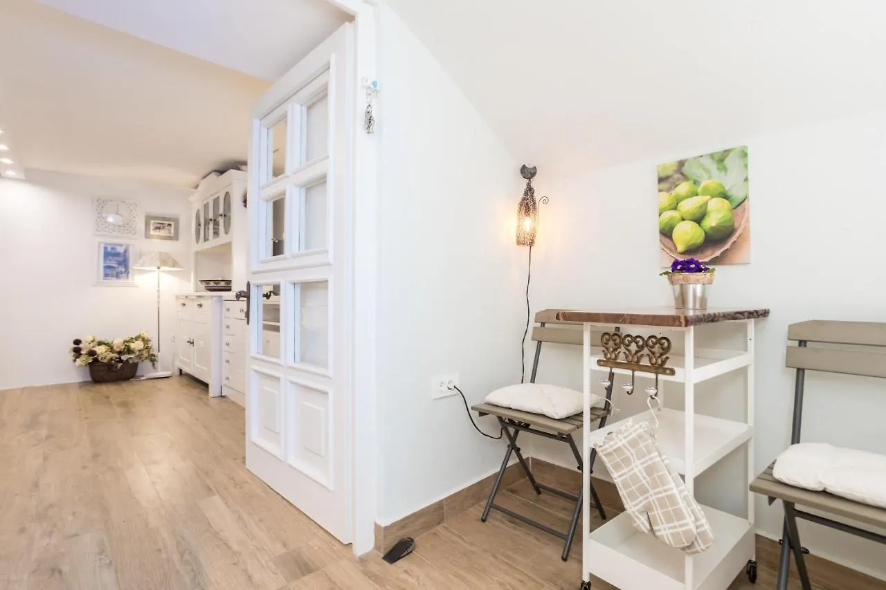 Charming Studio Apartment At House Rustica With Terrace And Nearby Parking Punat