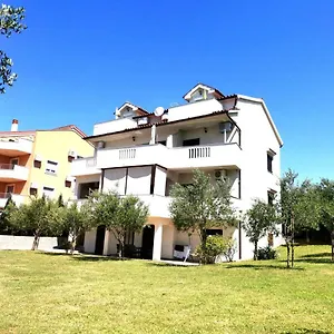 Ana , Medolino Croazia