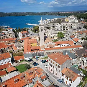 Arena , Pola Croazia