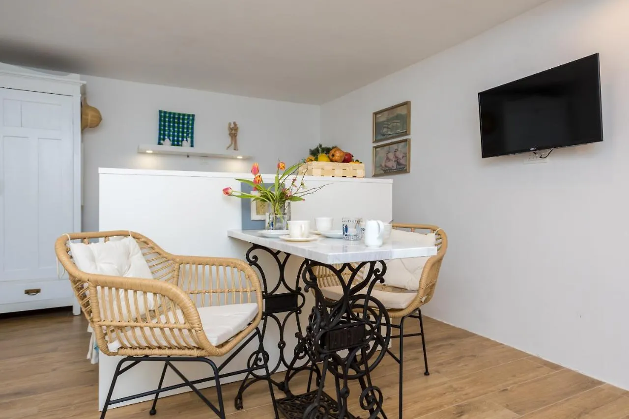 Charming Studio Apartment At House Rustica With Terrace And Nearby Parking Punat