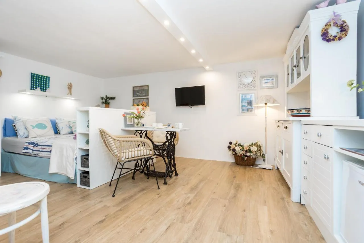 Charming Studio Apartment At House Rustica With Terrace And Nearby Parking Punat