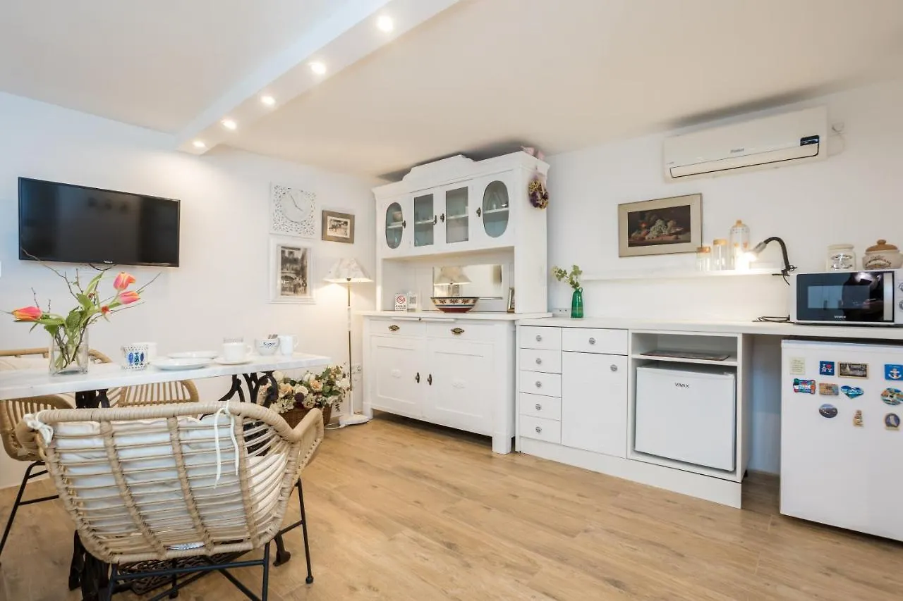 Charming Studio Apartment At House Rustica With Terrace And Nearby Parking Punat