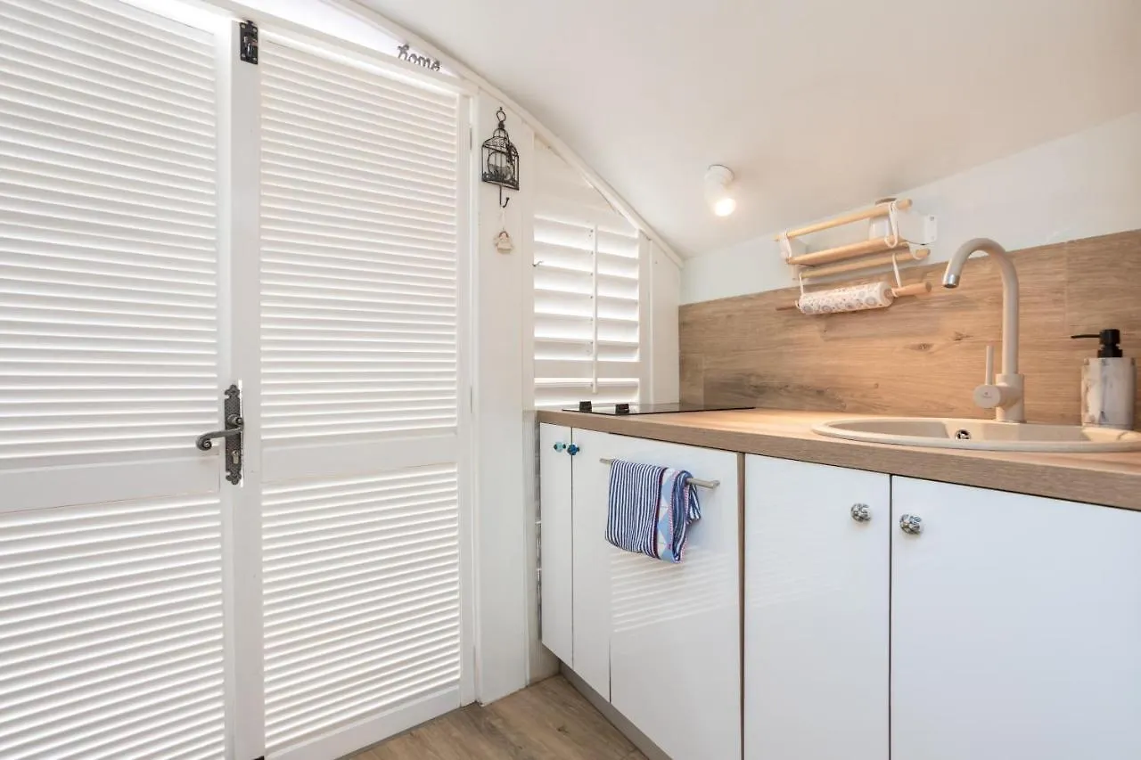 Charming Studio Apartment At House Rustica With Terrace And Nearby Parking Punat