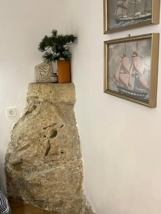Charming Studio Apartment At House Rustica With Terrace And Nearby Parking Punat 0*,