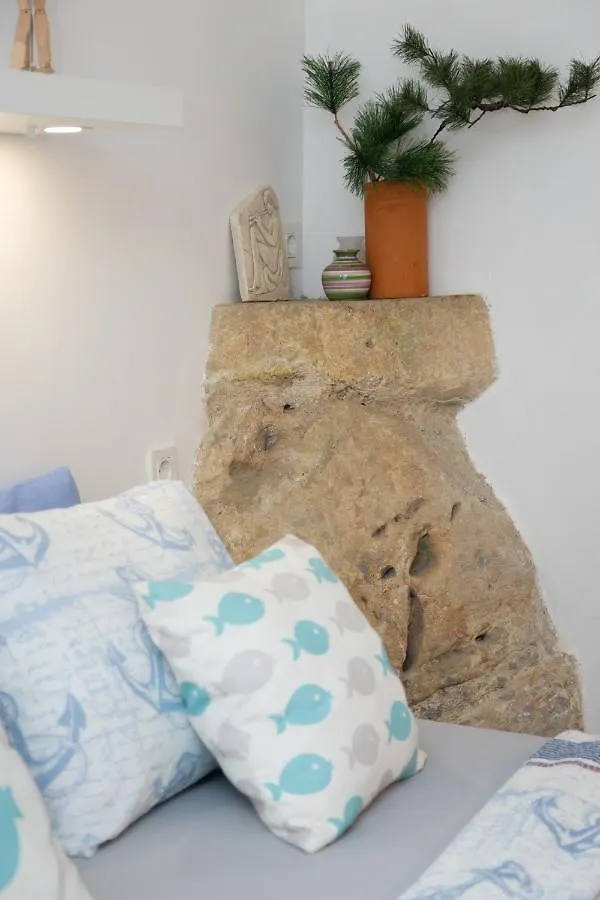 Charming Studio Apartment At House Rustica With Terrace And Nearby Parking Punat