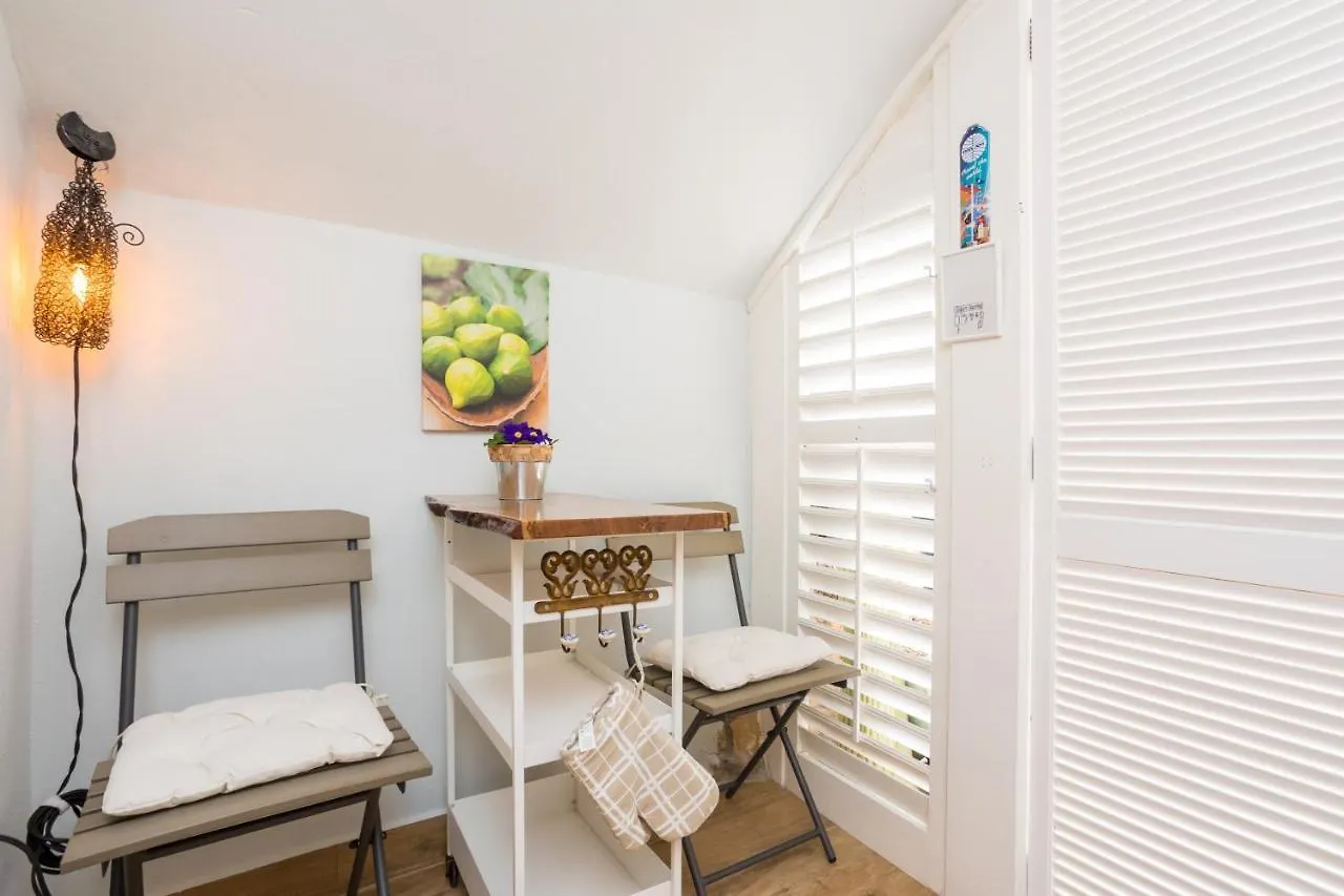 Charming Studio Apartment At House Rustica With Terrace And Nearby Parking Punat