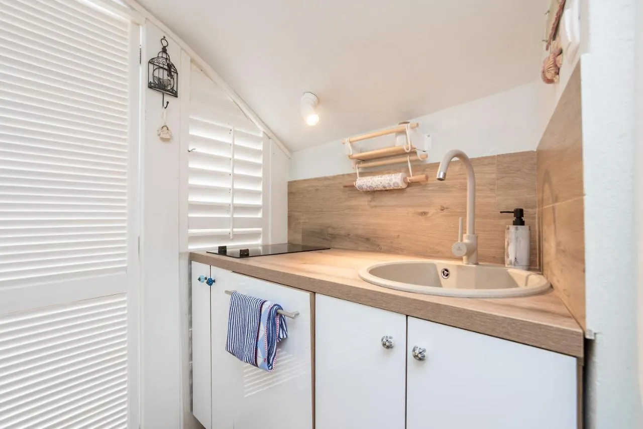 Charming Studio Apartment At House Rustica With Terrace And Nearby Parking Punat