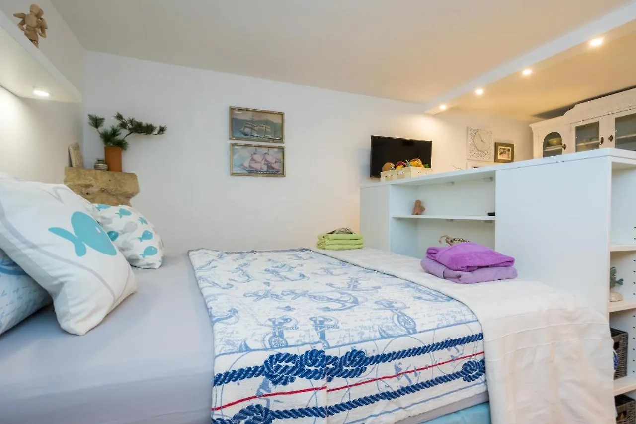 Charming Studio Apartment At House Rustica With Terrace And Nearby Parking Punat