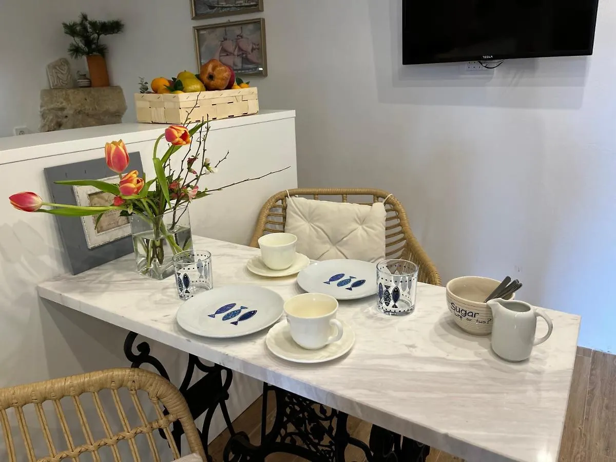 Charming Studio Apartment At House Rustica With Terrace And Nearby Parking Punat Croazia